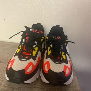 Nike Air Max 200 ‘Black Bright Crimson’ Kids Size 6.5Y (missing insoles)